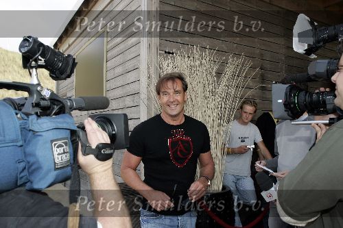 Bloemendaal 3 september 2005
10 jarig bestaan sbs6 bij bloomingdale.
Gerard Joling