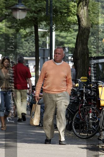 Amsterdam 2 september 2005
Harry Mens doet boodschappen op cornelis schuytstraat