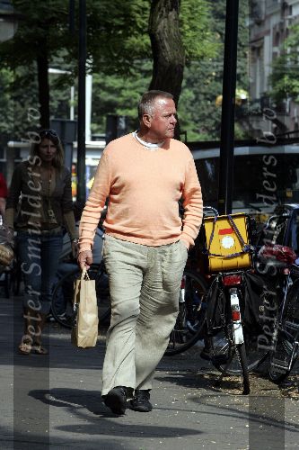 Amsterdam 2 september 2005
Harry Mens doet boodschappen op cornelis schuytstraat