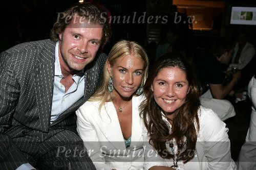 Amsterdam 10 september 2005
Feestje van Suit supply en Ralph de Vries . Ossehaasparty.
Ellemieke Vermolen Josefine v Asdonk en ...(bart de gRaaf Foundation)