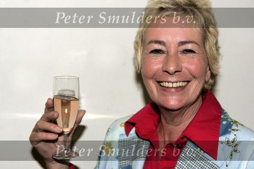 Amsterdam 16 september 2005
Premiere Aram v d Rest en Josine v Dalsum.
Josine met champagne