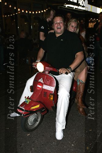 Amsterdam 4 september 2005
Presentatie Braun staafmixer.
Menno Kohler met vriendin op vespa scooter