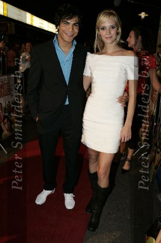 Amsterdam 4 september 2005
Premiere Schnitzel paradijs in city theater.
Bracha v Doesburgh met Mounir Valentyn
