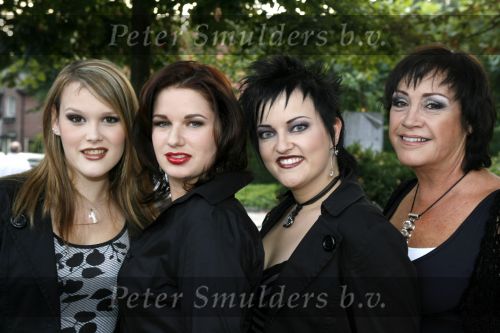 Muiderberg 15 september 2006
Presentatie cd  Access Allowed met als stylist Viola Holt.
v.l.n.r.Anja Backus, Simone v Eertwegh en Barbara Ceuleers.