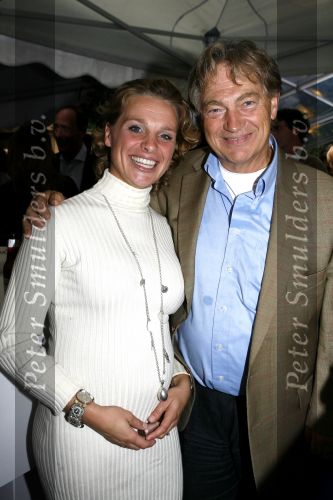 Amsterdam 2 september 2006
Ossehaasparty georganiseerd door Ralph de Vries en Reinout...
Annetrije de Kroes zwanher met Paul Fagel
