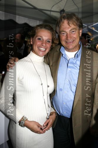 Amsterdam 2 september 2006
Ossehaasparty georganiseerd door Ralph de Vries en Reinout...
Annetrije de Kroes zwanher met Paul Fagel