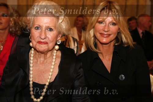 Amsterdam 11 september 2006
Modeshow Frans Molenaar in het amstel hotel.
Babette Cremer met haar moeder