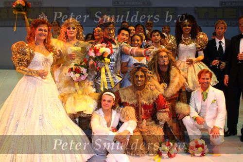 Utrecht, 9 September 2006
Beatrixhal. Permiere musical THE WIZ
De Cast met o.a.Nurlaila Karim, Danny de Munk, Jerrel Houtsnee, Danny Yanga, Jeroen Phaff, Mathilde Santing, Marjolijn Touw, Sophia Wezer, Charly Luske, Peter Rijnbeek, Jamai Loman