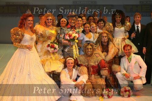 Utrecht, 9 September 2006
Beatrixhal. Permiere musical THE WIZ
De Cast met o.a.Nurlaila Karim, Danny de Munk, Jerrel Houtsnee, Danny Yanga, Jeroen Phaff, Mathilde Santing, Marjolijn Touw, Sophia Wezer, Charly Luske, Peter Rijnbeek, Jamai Loman