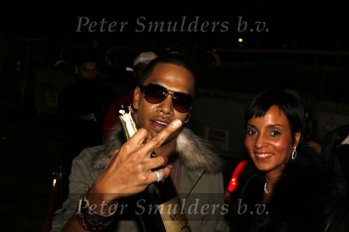 Amsterdam 31 augustus 2006
presentatie cd DJ Chuckie in Onnasis.
DJ Chuckie  met middelvinger en vriendin