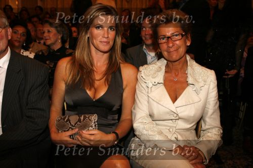 Amsterdam 11 september 2006
Modeshow Frans Molenaar in het Amstel Hotel.  Damielle Overgaag en janine v d Ende