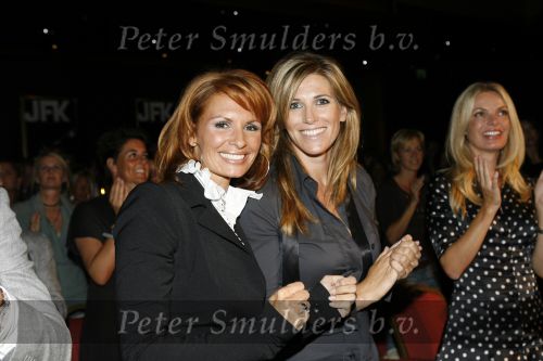 Noordwijk 26 augustus 2006
Modeshow Dani Bles in huis ter Duin. Danielle Overgaag en Leontien Borsato