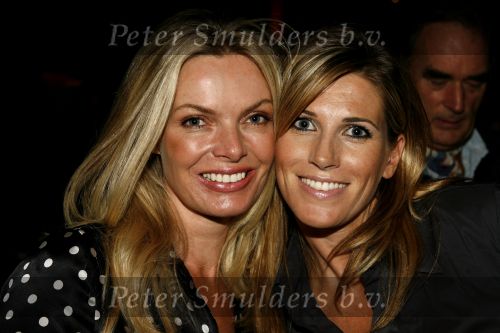 Noordwijk 26 augustus 2006
Modeshow Dani Bles in huis ter duin.
 Danielle Overgaag  met een vriendin