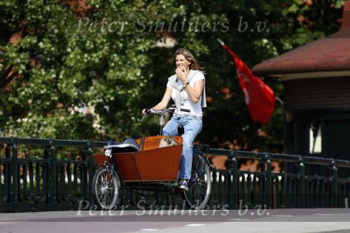 Amsterdam 26 augustus 2006
Reinout Oerlemans en Danielle Overgaag op de fiets met Thijmen Fiene Benjamin en hun hond.