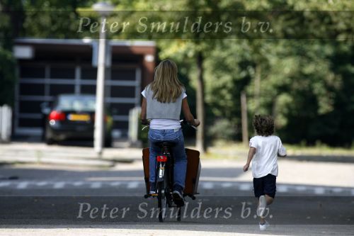 Amsterdam 26 augustus 2006
Reinout Oerlemans en Danielle Overgaag op de fiets met Thijmen Fiene Benjamin en hun hond.