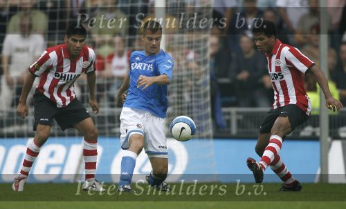 Eindhoven, 17 September 2006
Kompetitiewedstrijd PSV-Feyenoord, eindstand 2-1
Danny Buijs in duel met Michael Lamey en Carlos Salcido