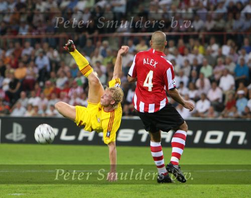 Eindhoven, 12 September 2006 PSV-FC Liverpool. 1e wedstrijd in de Champions League Seizoen 2006/2007 eindstand 0-0
Dirk Kuyt in zijn eerste CL wedstrijd voor FC Liverpool en Alex PSV