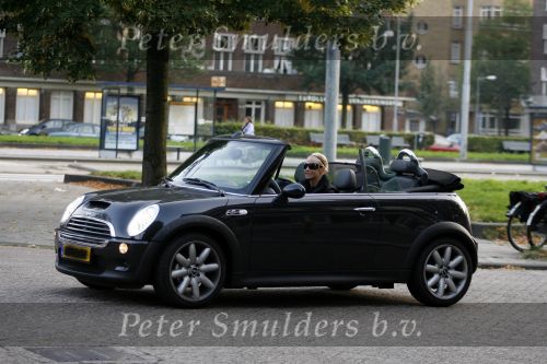 Amsterdam 11 september 2006
Ellemieke Vermolen met haar nieuwe mini cooper cabrio.