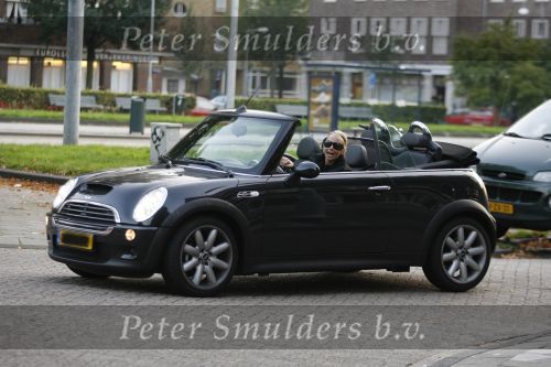 Amsterdam 11 september 2006
Ellemieke Vermolen met haar nieuwe mini cooper cabrio.