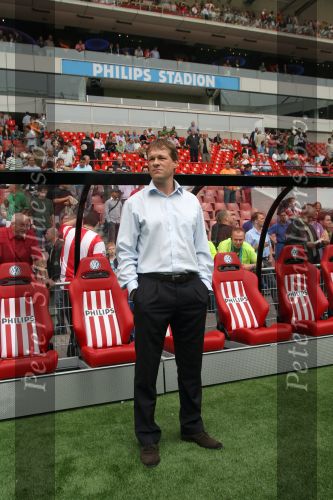 Eindhoven, 17 September 2006
Kompetitiewedstrijd PSV-Feyenoord, eindstand 2-1
Feyenoord trainer Erwin Koeman in zijn vertrouwde PSV-stadion