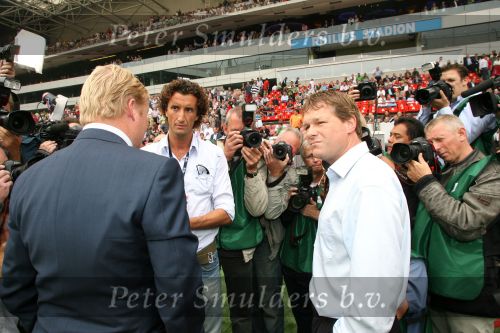 Eindhoven, 17 September 2006
Kompetitiewedstrijd PSV-Feyenoord, eindstand 2-1
Feyenoord trainer Erwin Koeman wordt samen met zijn broer ronald Koemand geinterviewd