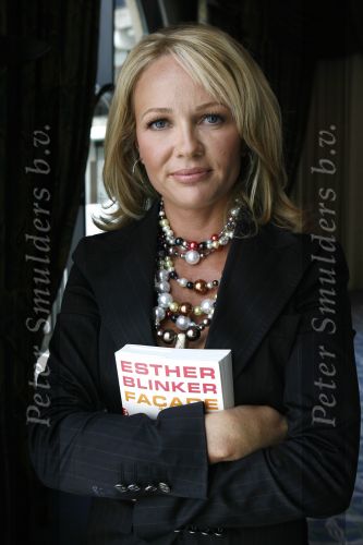 Noordwijk 26 augustus 2006
Presentatie Boek Esther Blinker in huis ter Duin.
 Esther Blinker
