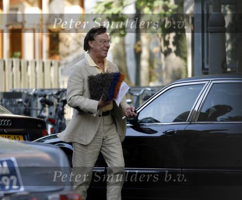Amsterdam 12 september 2006
Frans Molenaar met tapijt bij zijn auto.