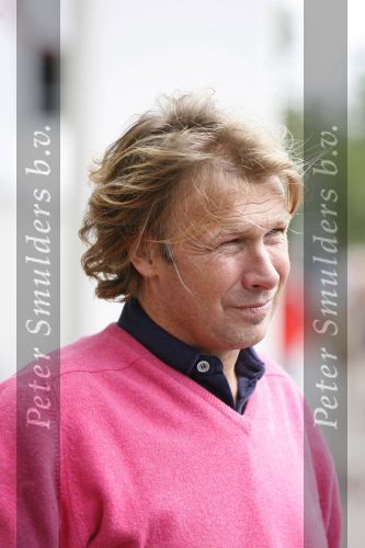 Eindhoven, 4 September 2006
Philips Stadion, bijeenkomst eerste training Nederlands elftal voor de wedstrijd tegen Wit Rusland.
Hans Kraaij Jr. die op dit moment moeilijke tijden door maakt met zijn vriendin.