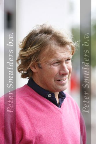 Eindhoven, 4 September 2006
Philips Stadion, bijeenkomst eerste training Nederlands elftal voor de wedstrijd tegen Wit Rusland.
Hans Kraaij Jr. die op dit moment moeilijke tijden door maakt met zijn vriendin.