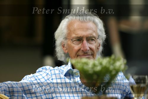 Amsterdam 14 september 2006
Harry Mulisch op terras op de pc hooftstraat