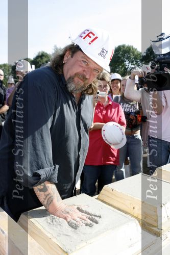 Sliedrecht 20 september 2006
Eerste paal gaat de grond in bij LEEF.
 Henk Schiffmacher