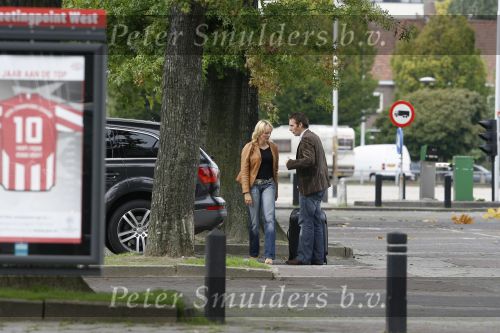 Eindhoven, 4 September 2006
Philips Stadion, bijeenkomst eerste training Nederlands elftal voor de wedstrijd tegen Wit Rusland.
Henk Timmer werd gebracht door zijn vriendin Marianne Timmer