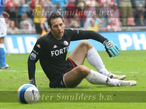 Eindhoven, 17 September 2006
Kompetitiewedstrijd PSV-Feyenoord, eindstand 2-1
Doelman Henk timmer is verslagen door een doelpunt van Alex PSV
© Foto Ronald Otter