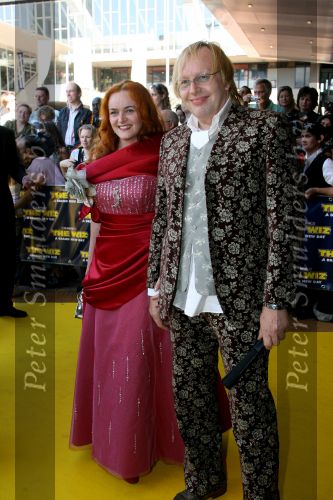 Utrecht, 9 September 2006
Beatrixhal. Permiere musical THE WIZ
Modeontwerper Jan Aarntzen met zijn zus