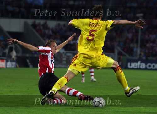 Eindhoven,12 September 2006
Champions League wedstrijd PSV-FC Liverpool
Jan Kromkamp in duel met Daniel Agger