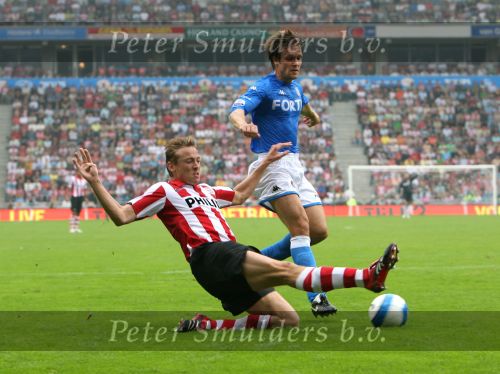 Eindhoven, 17 September 2006
Kompetitiewedstrijd PSV-Feyenoord, eindstand 2-1
Jan Kromkamp in duel met Joonas Kolkka