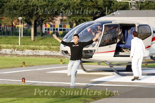 Sneek 14 september 2006
Jan Smit gaat met helicopter heel nederland af om zijn nieuwe cd te promoten.