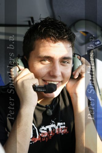 Sneek 14 september 2006
Jan Smit gaat met helicopter heel nederland af om zijn nieuwe cd te promoten.