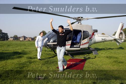 Sneek 14 september 2006
Jan Smit gaat met helicopter heel nederland af om zijn nieuwe cd te promoten.