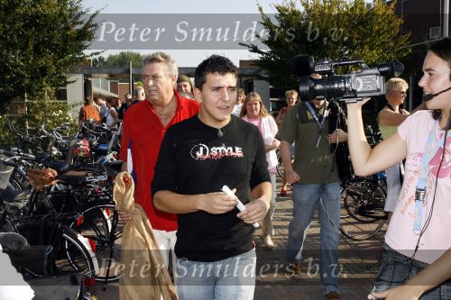 Sneek 14 september 2006
Jan Smit gaat met helicopter heel nederland af om zijn nieuwe cd te promoten.