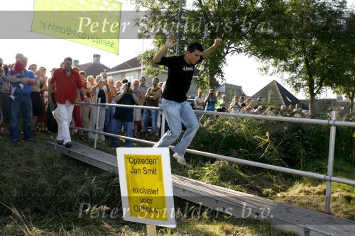 Sneek 14 september 2006
Jan Smit gaat met helicopter heel nederland af om zijn nieuwe cd te promoten.