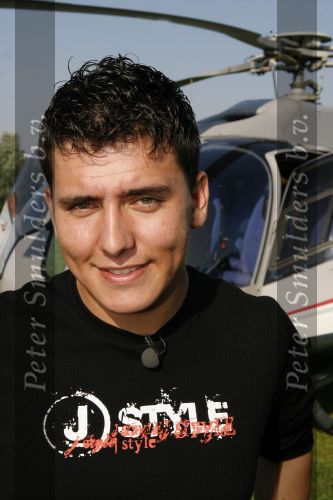 Sneek 14 september 2006
Jan Smit gaat met helicopter heel nederland af om zijn nieuwe cd te promoten.