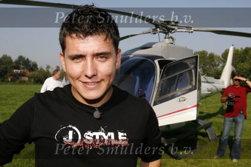 Sneek 14 september 2006
Jan Smit gaat met helicopter heel nederland af om zijn nieuwe cd te promoten.