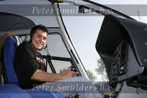 Sneek 14 september 2006
Jan Smit gaat met helicopter heel nederland af om zijn nieuwe cd te promoten.