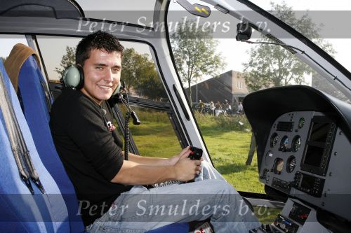 Sneek 14 september 2006
Jan Smit gaat met helicopter heel nederland af om zijn nieuwe cd te promoten.