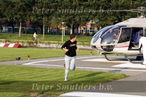 Sneek 14 september 2006
Jan Smit gaat met helicopter heel nederland af om zijn nieuwe cd te promoten.