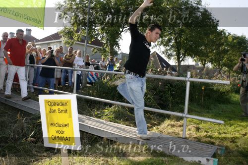 Sneek 14 september 2006
Jan Smit gaat met helicopter heel nederland af om zijn nieuwe cd te promoten.