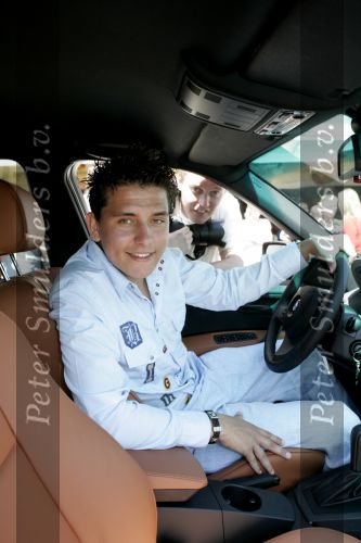 Volendam 19 mei 2004
Jan Smit uitreiking nieuwe cd en nieuw BMW X3.
Met zijn nieuwe BMW X3