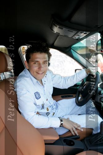 Volendam 19 mei 2004
Jan Smit uitreiking nieuwe cd 
Hier met zijn nieuwe BMW X3