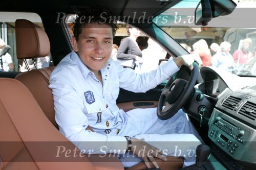 Volendam 19 mei 2004
Jan Smit uitreiking nieuwe cd en nieuw BMW X3.
Met zijn nieuwe BMW X3
Peter Smulders bv